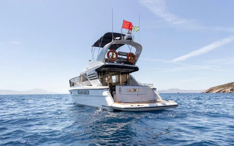 Explore Bodrum on a 13m Rental Motor Yacht Fairline 40 - Fotoğraf 4