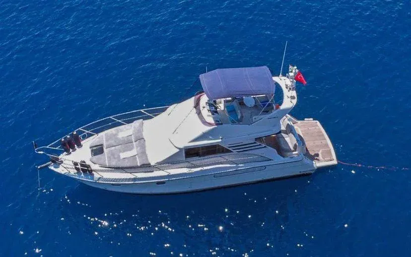 Explore Bodrum on a 13m Rental Motor Yacht Fairline 40 - Fotoğraf 1