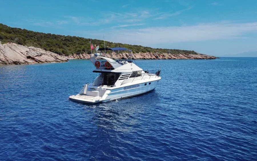 Explore Bodrum on a 13m Rental Motor Yacht Fairline 40 - Fotoğraf 5