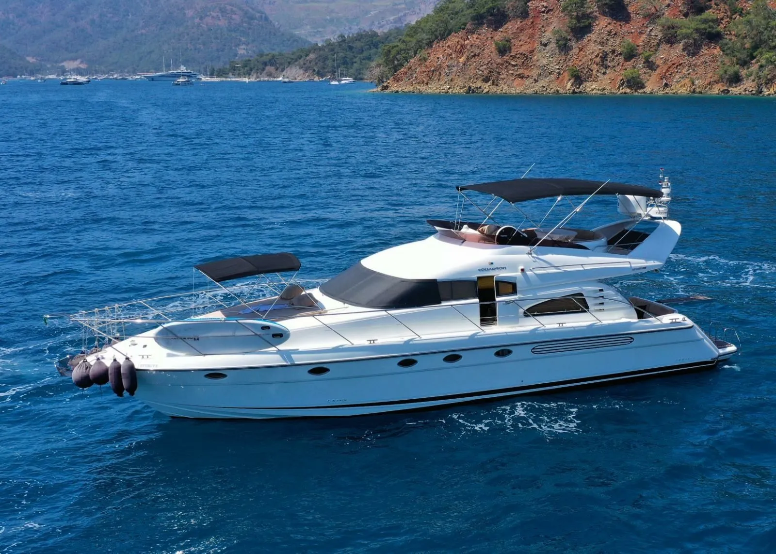 Charter a 17.5m Motor Yacht Fairline Squadron 55 in Göcek - Fotoğraf 4