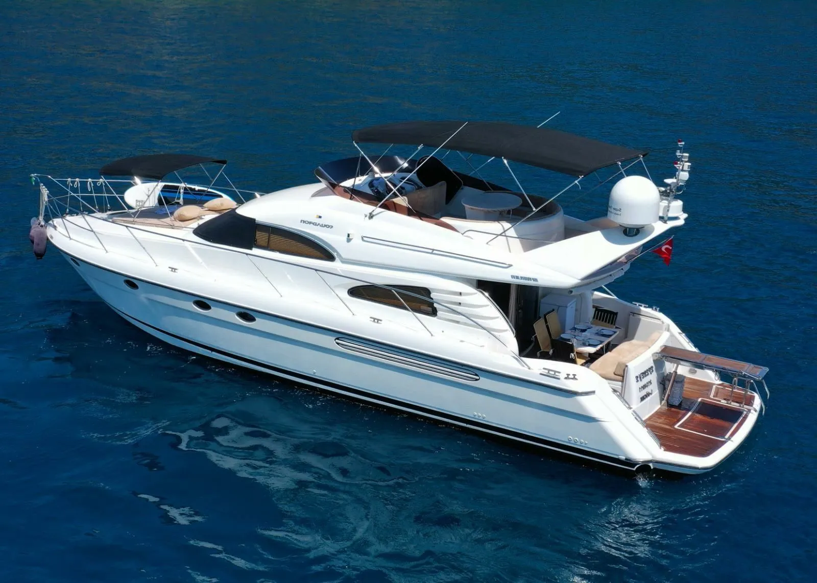 Charter a 17.5m Motor Yacht Fairline Squadron 55 in Göcek - Fotoğraf 1