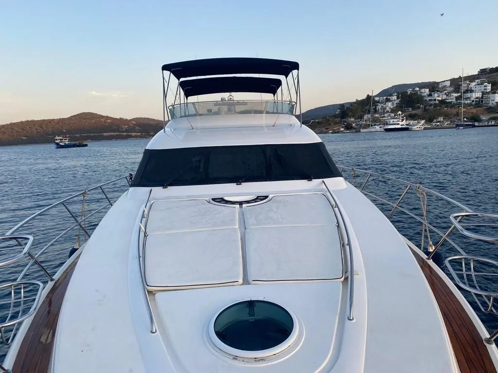 Explore Bodrum on a 17.05m Rental Motor Yacht Fairline Squadron 55 - Fotoğraf 1
