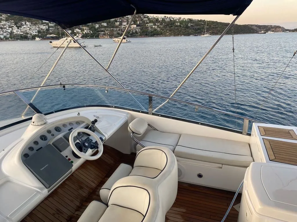 Explore Bodrum on a 17.05m Rental Motor Yacht Fairline Squadron 55 - Fotoğraf 4