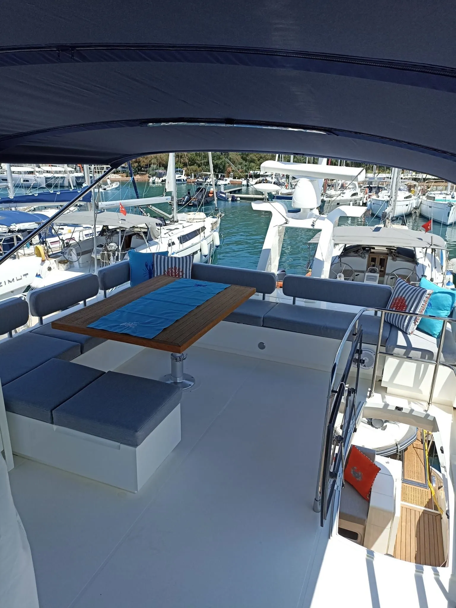 Göcek Kiralık 3 Kabinli 18m Motoryat - Fotoğraf 4
