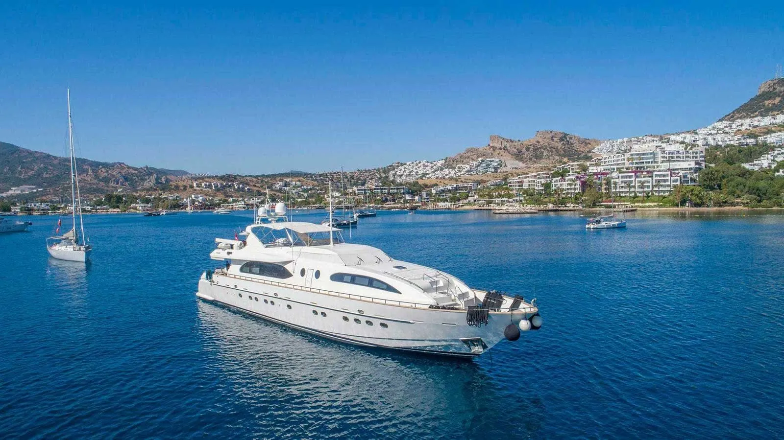 Bodrum 35.5m Kiralık Motoryat Falcon 115 - Fotoğraf 3