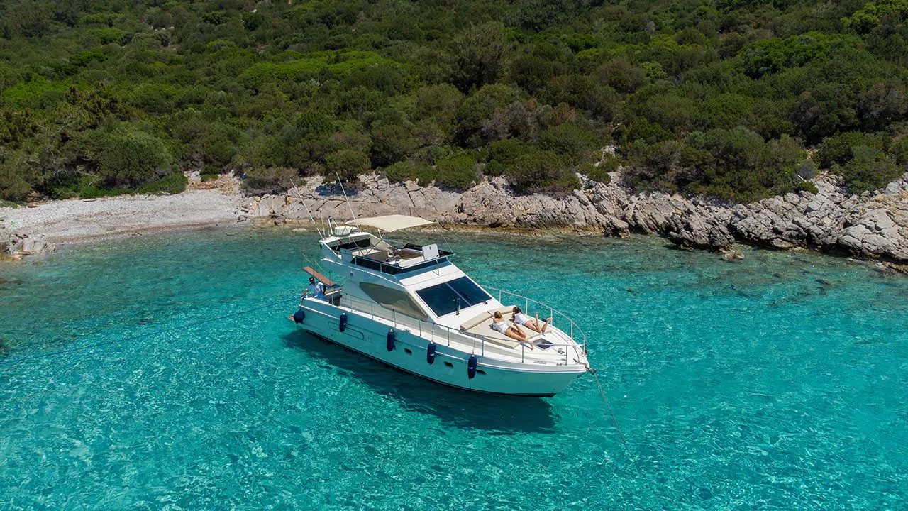 Bodrum 15m Kiralık 2 Kabinli Motoryat - Fotoğraf 1