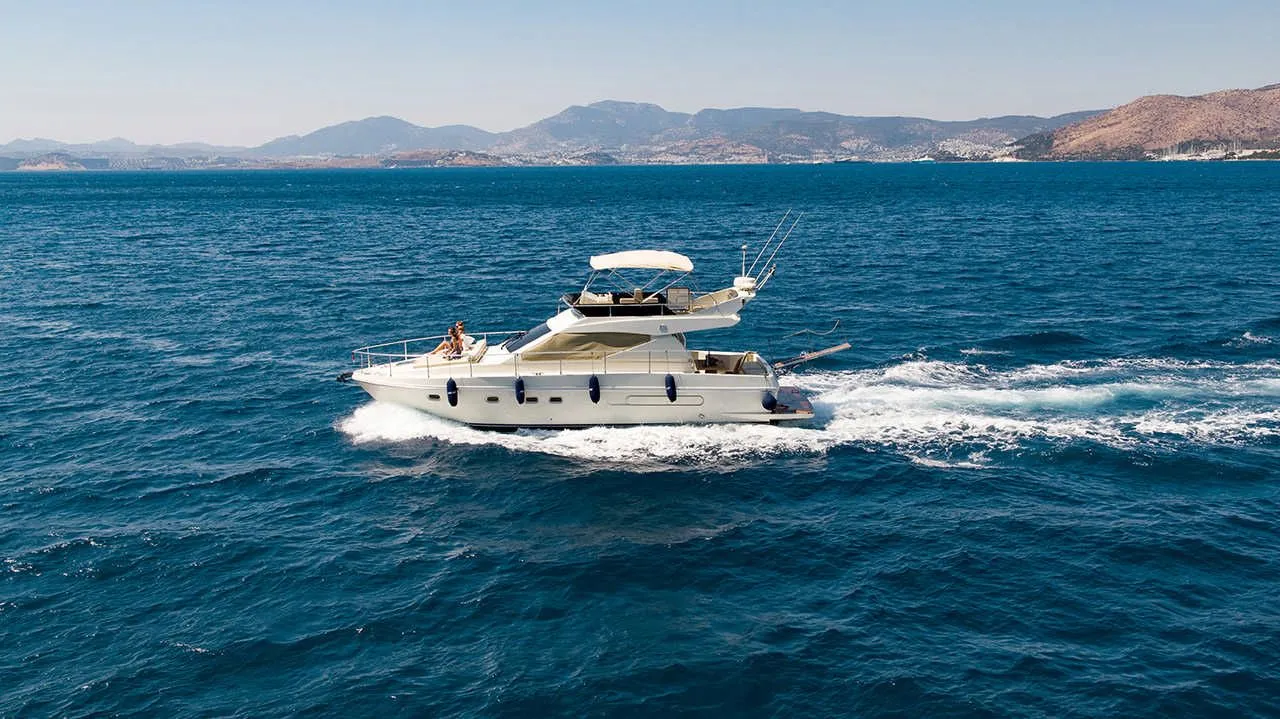 Bodrum 15m Kiralık 2 Kabinli Motoryat - Fotoğraf 2