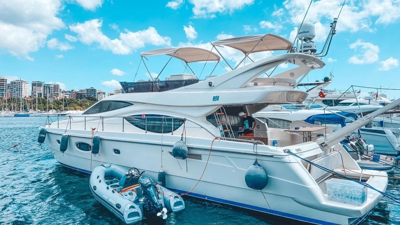 Rent a 16.8m Motor Yacht in Göcek - Fotoğraf 1