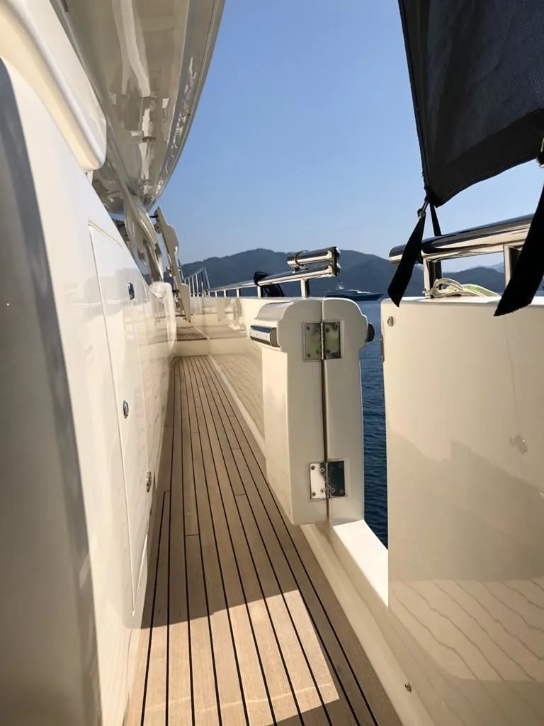 Исследуйте Эрен на арендованной моторная яхта Ferretti 830 длиной 25.3м - Fotoğraf 4