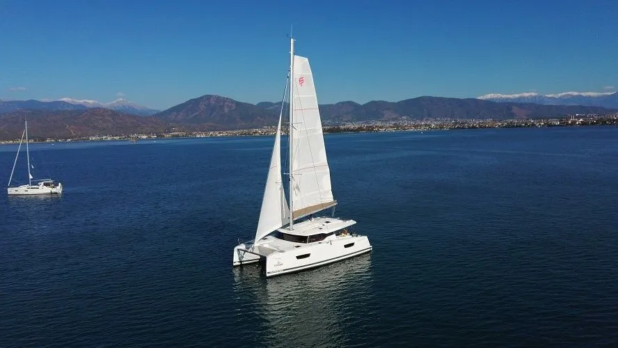 Fethiye 12.58m Kiralık Fountaine Pajot Astrea 42 Katamaran - Fotoğraf 1