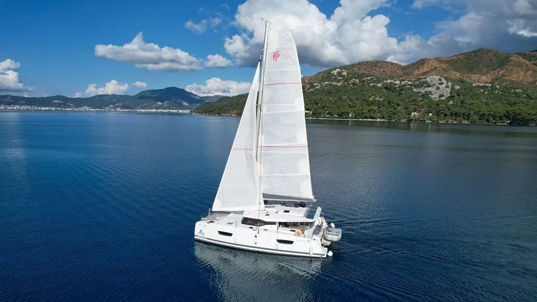 Charter a 12.58m Catamaran in Marmaris - Fotoğraf 1