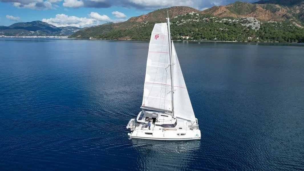 Charter a 12.58m Catamaran in Marmaris - Fotoğraf 4