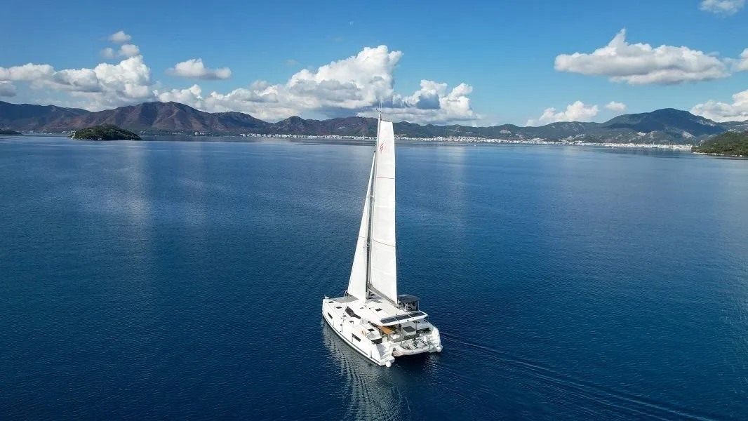 Charter a 12.58m Catamaran in Marmaris - Fotoğraf 3