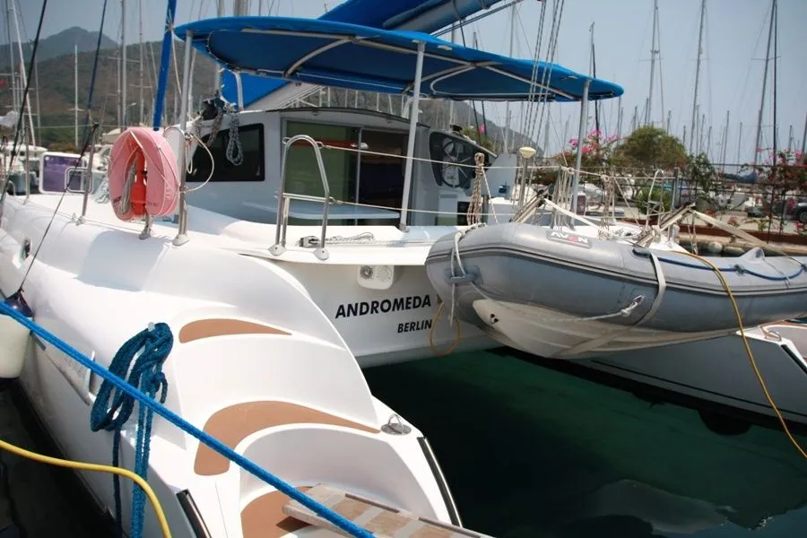 Исследуйте Мармарис на арендованном катамаран Fountaine Pajot Athena 38 длиной 11.6м - Fotoğraf 4