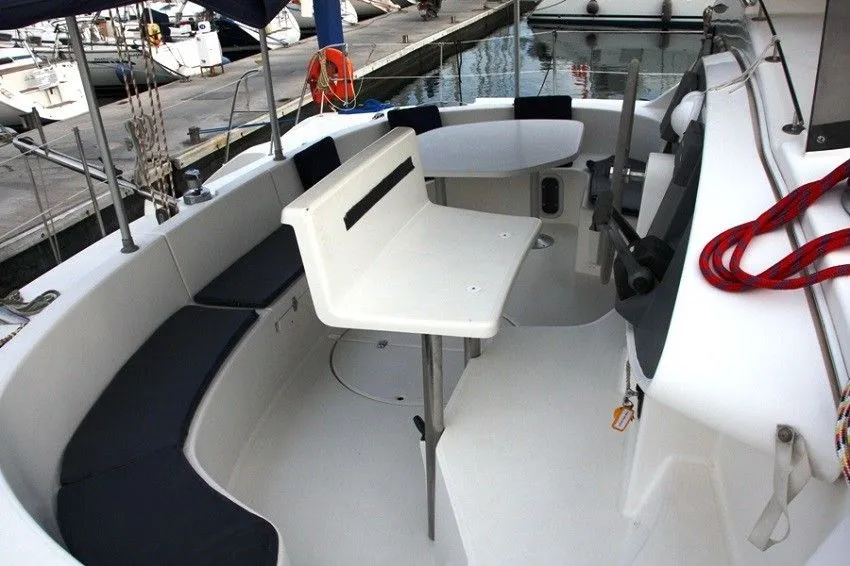 Rent a 13.04m 6 Cabin Catamaran in Marmaris - Fotoğraf 4
