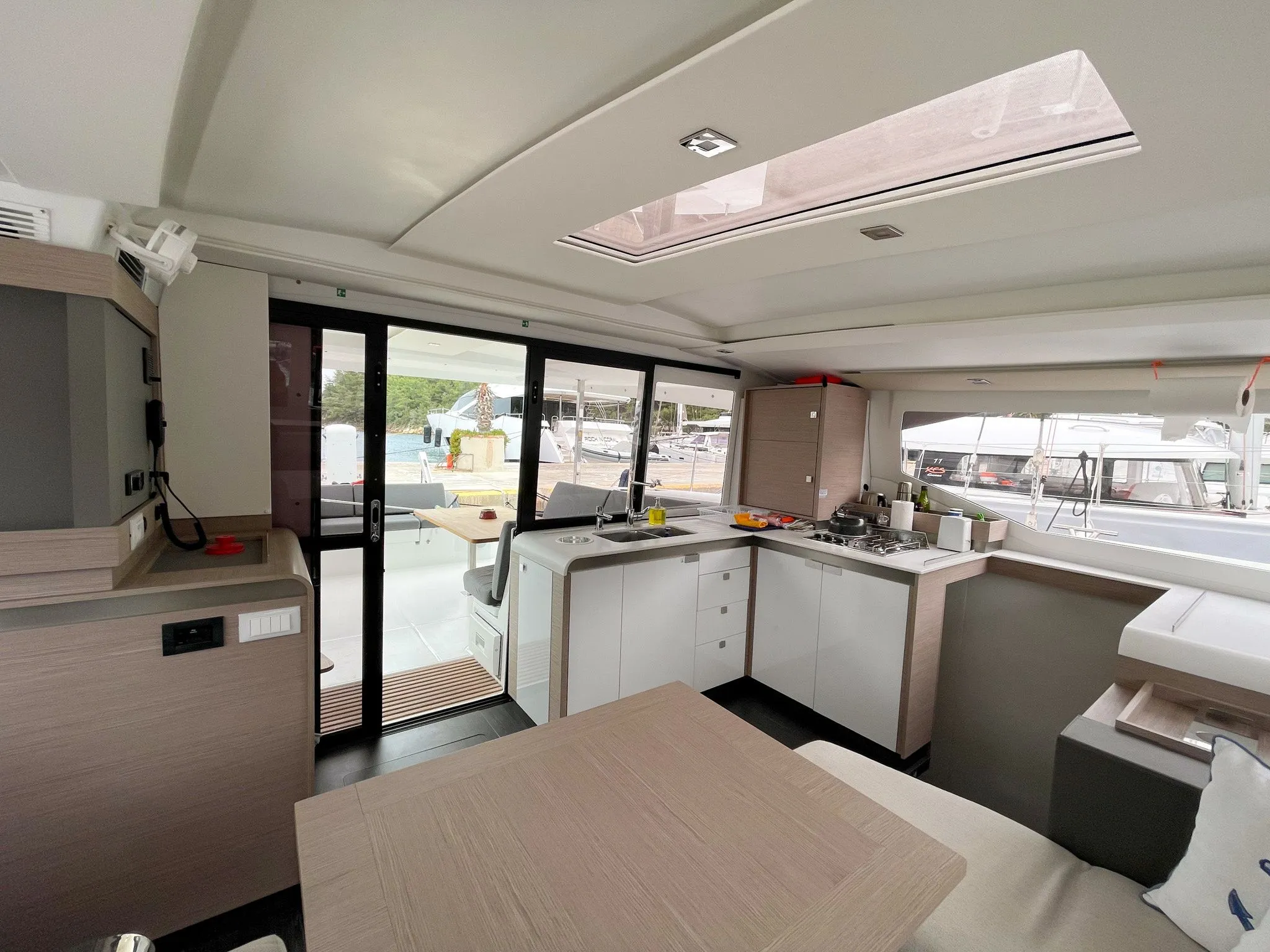 Mojjo Isla 40: Konforlu Catamaran Tatili - Fotoğraf 4