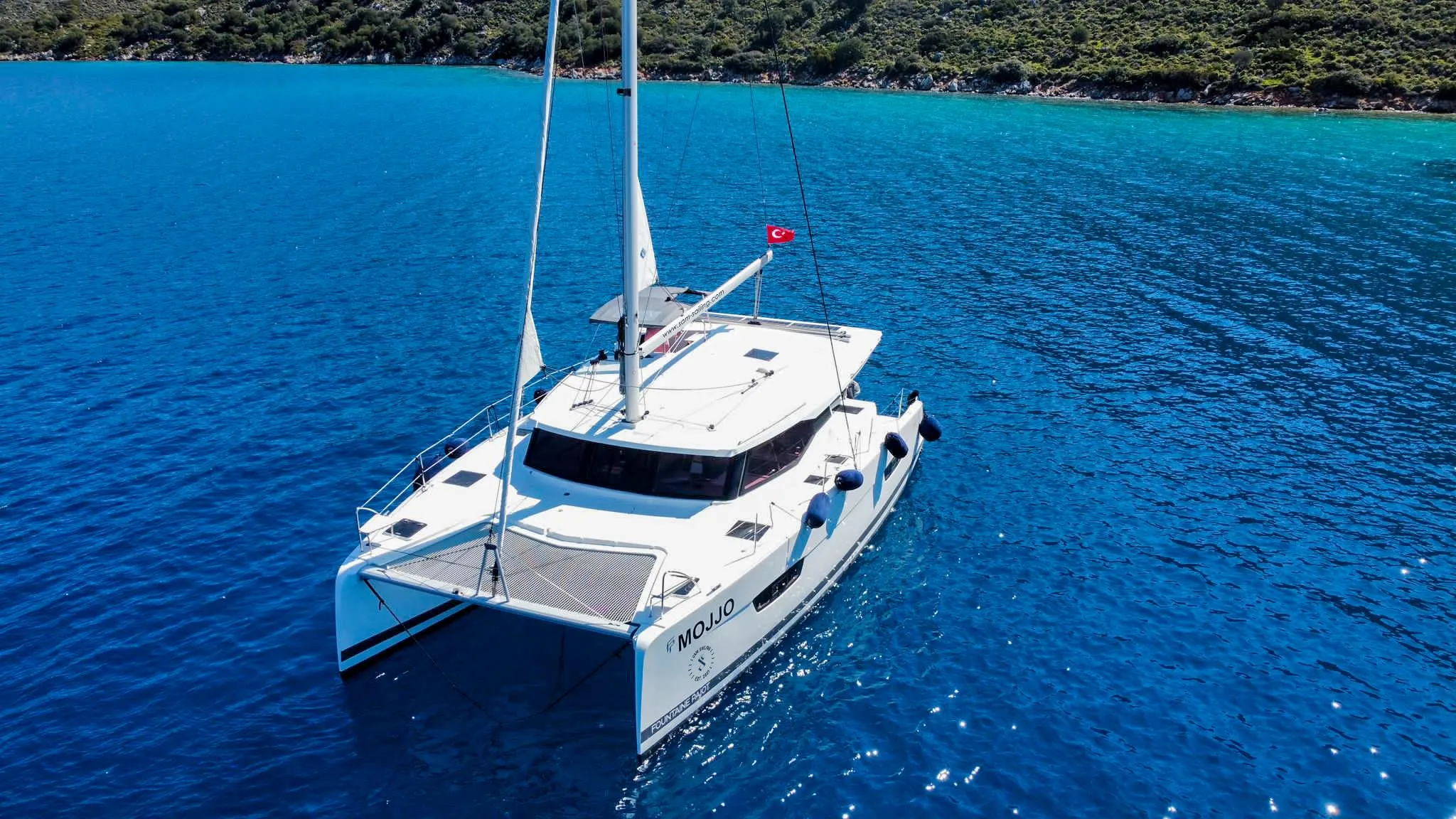 Mojjo Isla 40: Konforlu Catamaran Tatili - Fotoğraf 1
