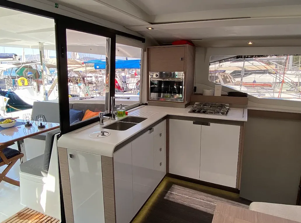 Mojjo Isla 40: Konforlu Catamaran Tatili - Fotoğraf 5