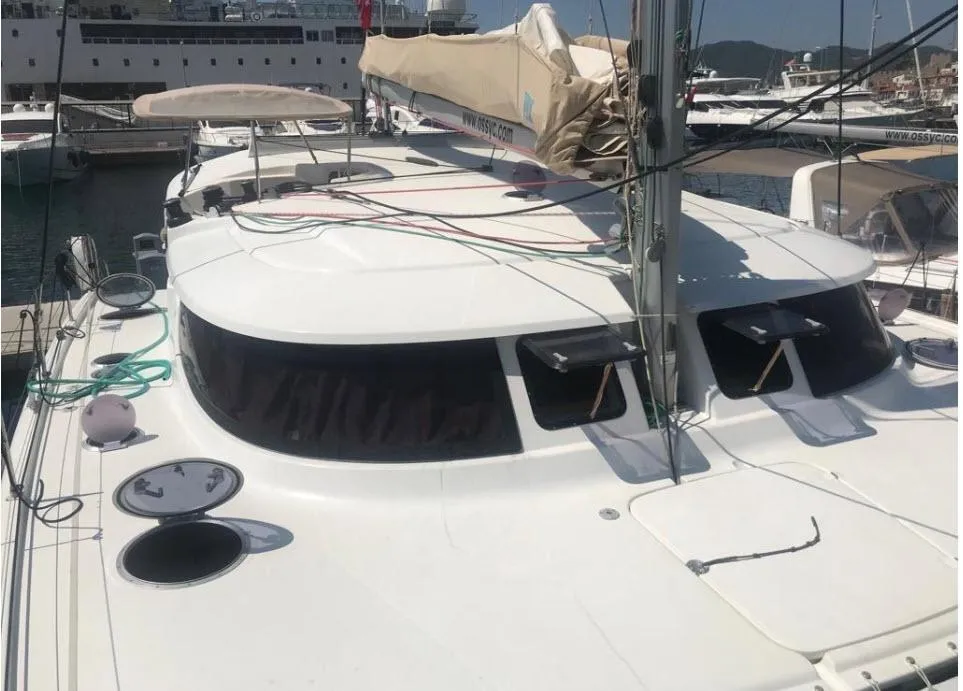 Explore Marmaris on a 11.95m Fountaine Pajot Lipari 41 Catamaran Rental - Fotoğraf 5