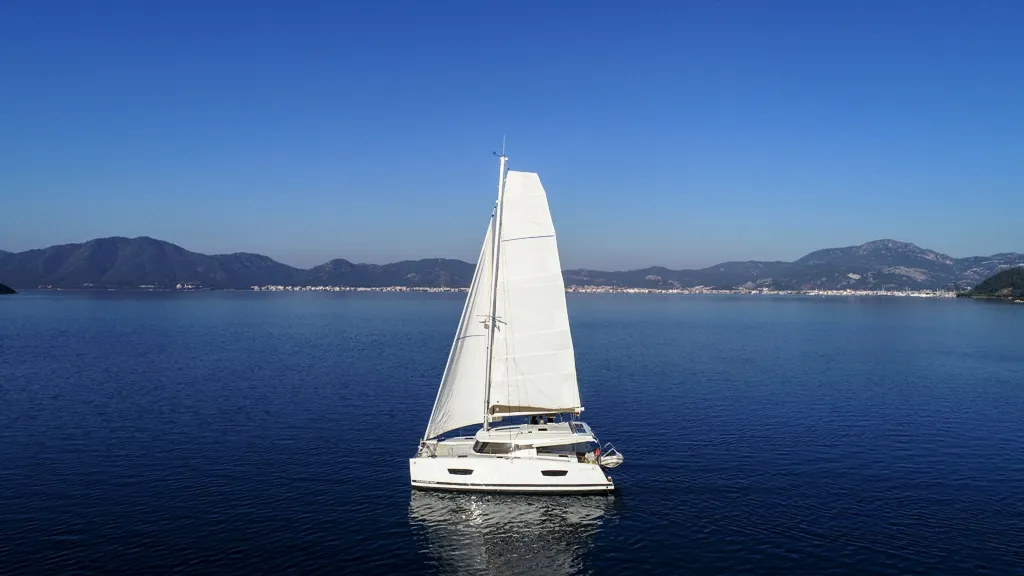 Explore Marmaris on a 11.73m Fountaine Pajot Lucia 40 Catamaran Rental - Fotoğraf 1