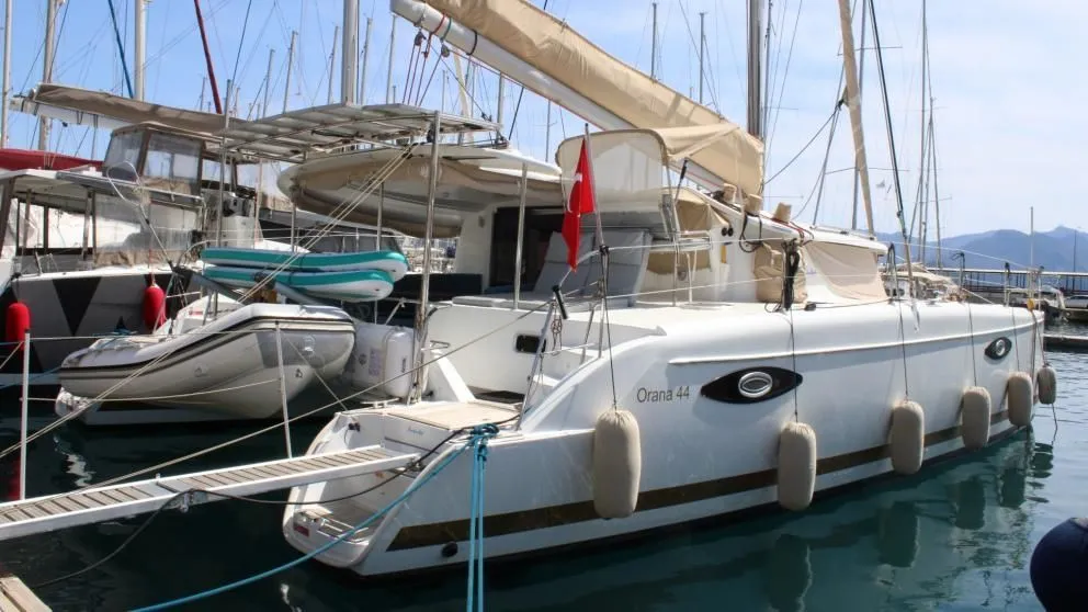 Взять в чартер 13.41м Fountaine Pajot Orana 44 в Мармарис - Fotoğraf 1