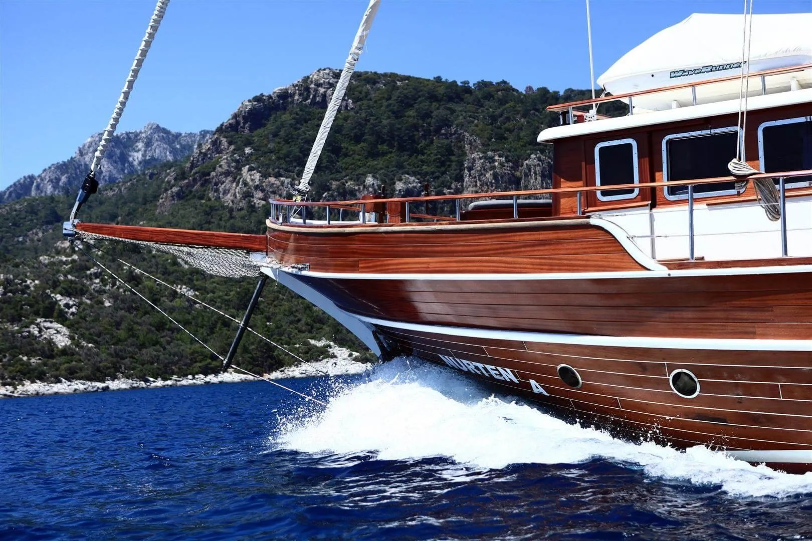 Explore Marmaris on a 31m Rental Boat - Fotoğraf 3