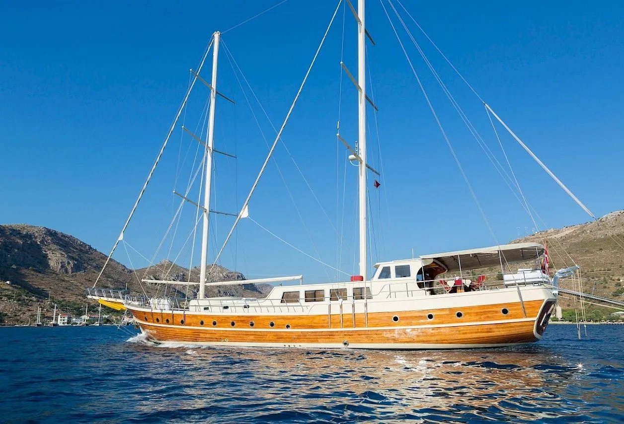 Rent a 32m Gulet 105 Gulet in Marmaris - Fotoğraf 2