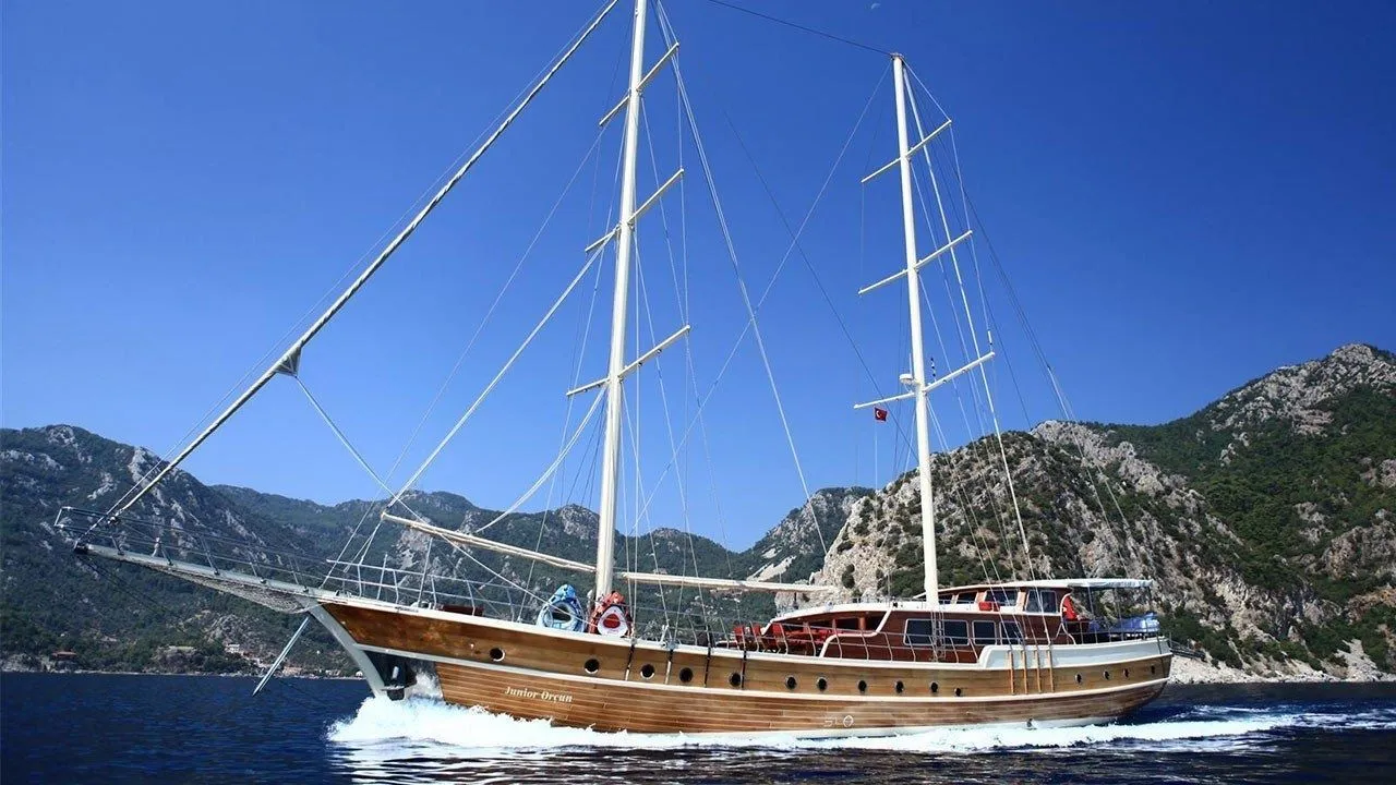 Rent a 32m Gulet 105 Gulet in Marmaris - Fotoğraf 1