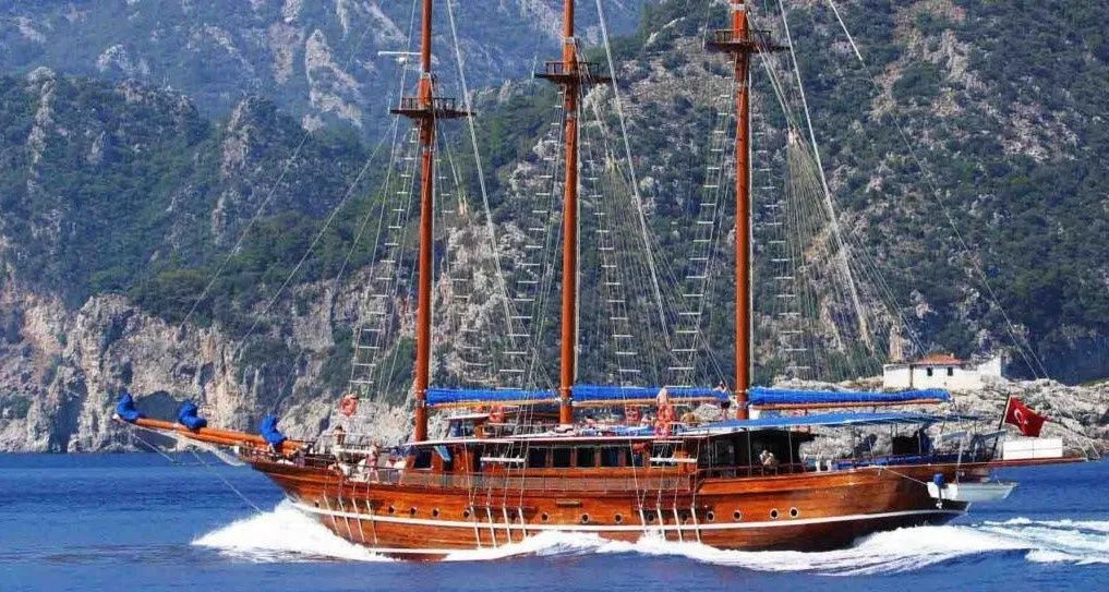Explore Marmaris on a 45m 10 Cabin Gulet Rental - Fotoğraf 1