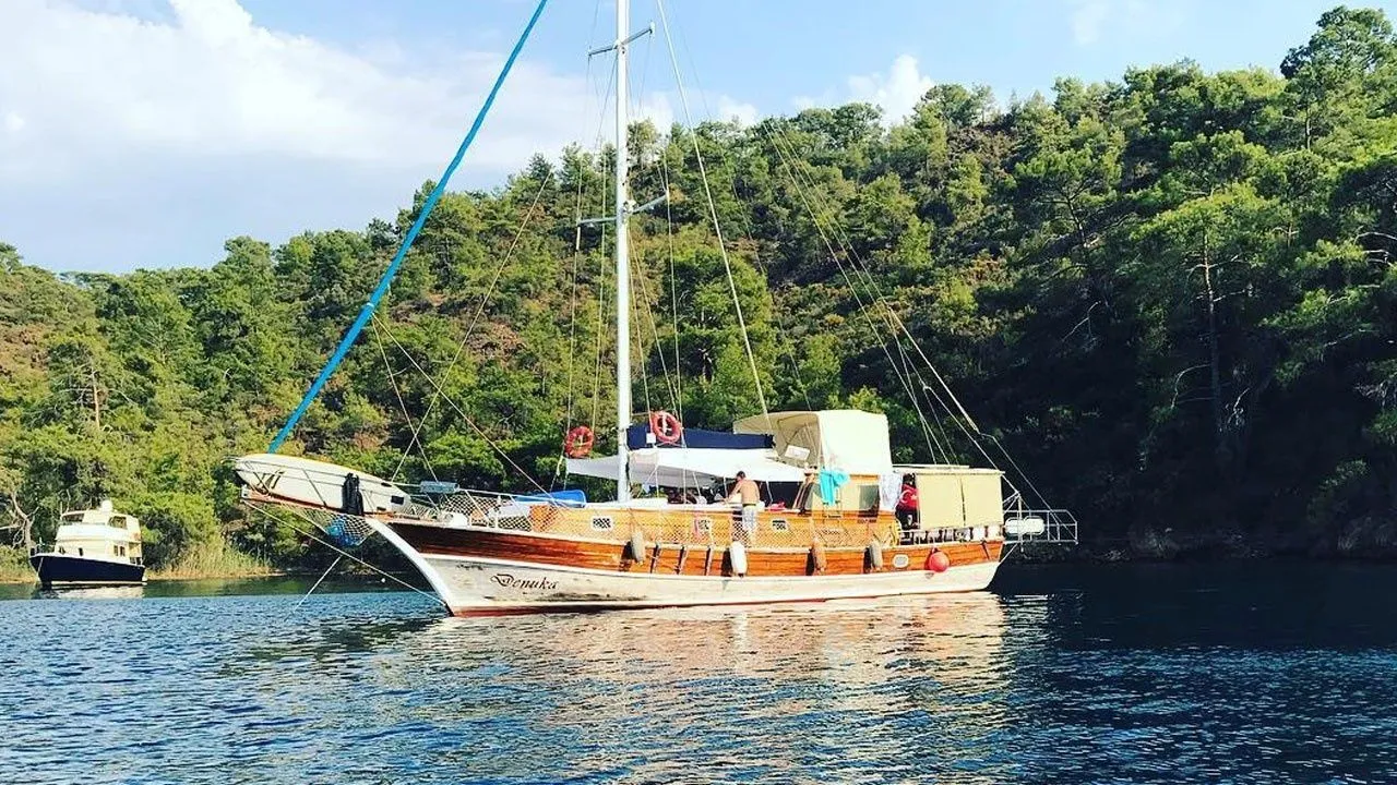 Rent a 15m 3 Cabin Gulet in Göcek - Fotoğraf 2