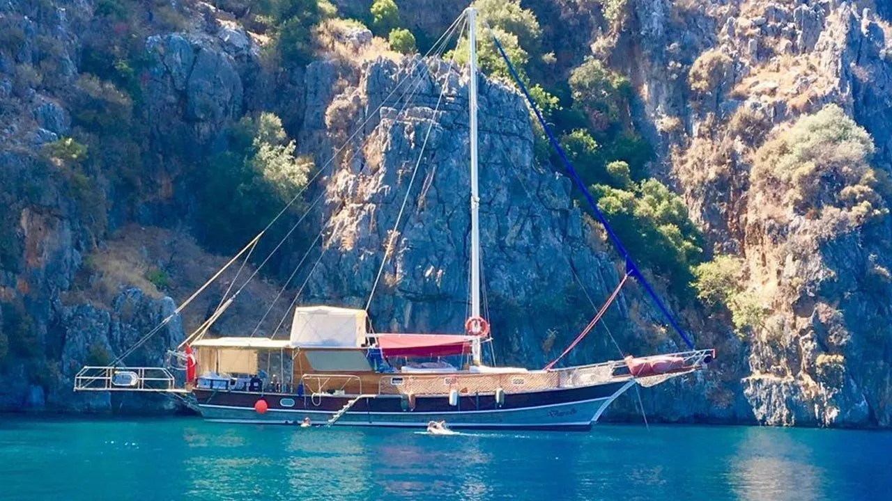 Rent a 15m 3 Cabin Gulet in Göcek - Fotoğraf 3