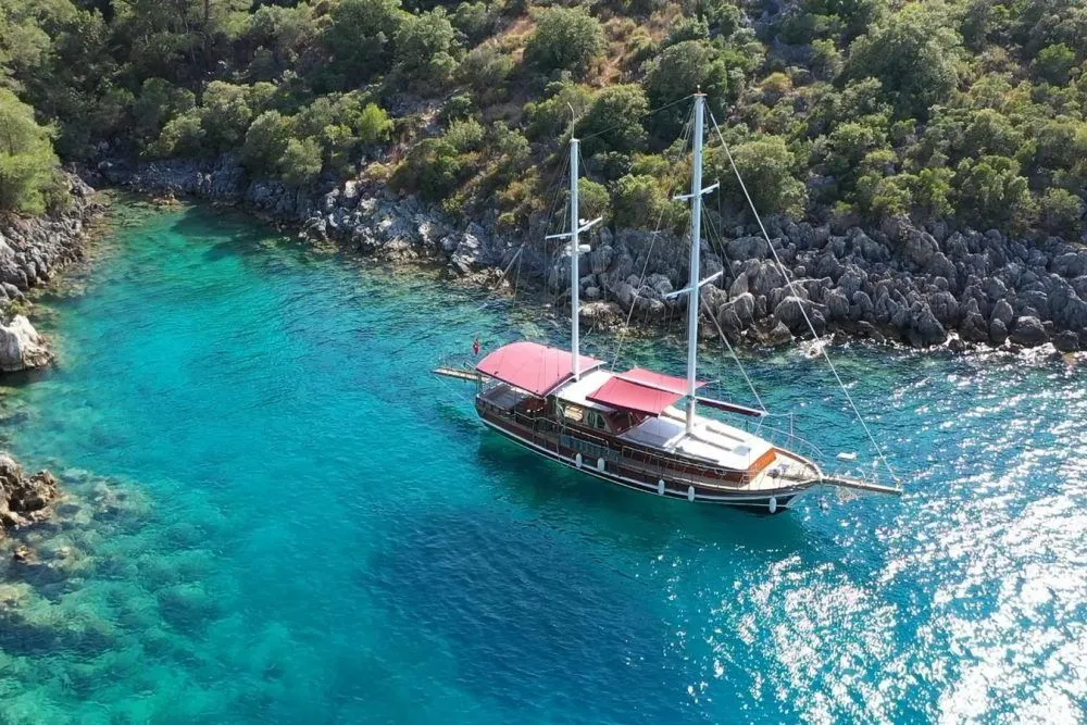 Explore Göcek on a 18m 3 Cabin Gulet Rental - Fotoğraf 4