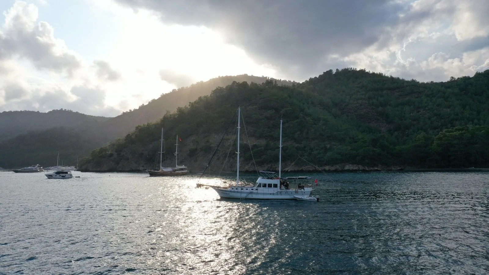 Explore Göcek on a 21m 4 Cabin Gulet Rental - Fotoğraf 3