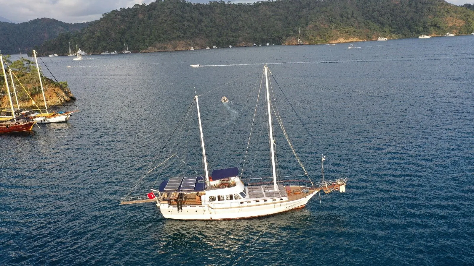 Explore Göcek on a 21m 4 Cabin Gulet Rental - Fotoğraf 4