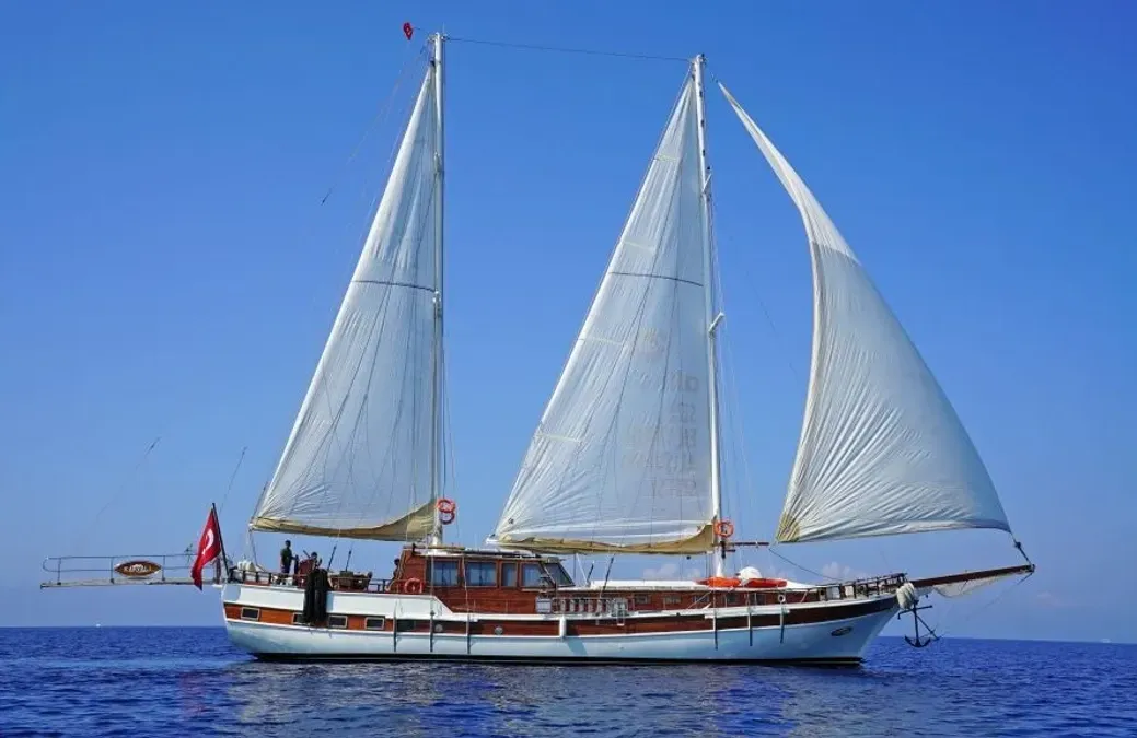 Rent a 27m 8 Cabin Gulet in Göcek - Fotoğraf 1