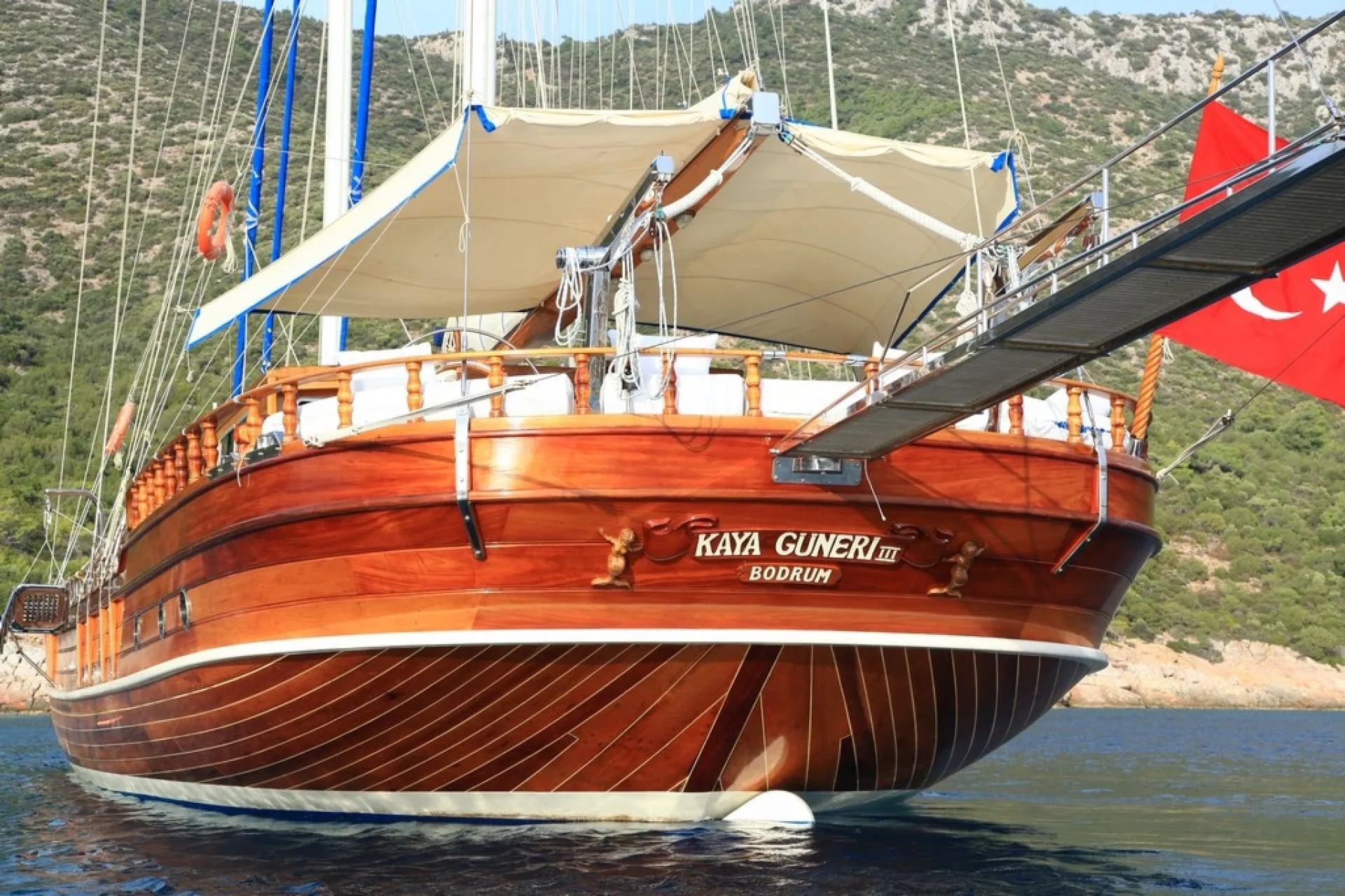 Rent a 29m 8 Cabin Gulet in Bodrum - Fotoğraf 5