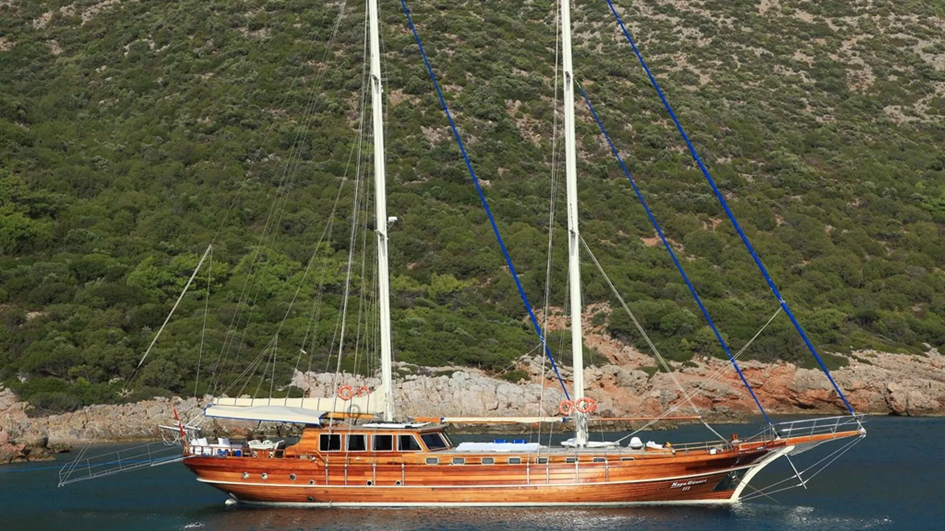 Rent a 29m 8 Cabin Gulet in Bodrum - Fotoğraf 3