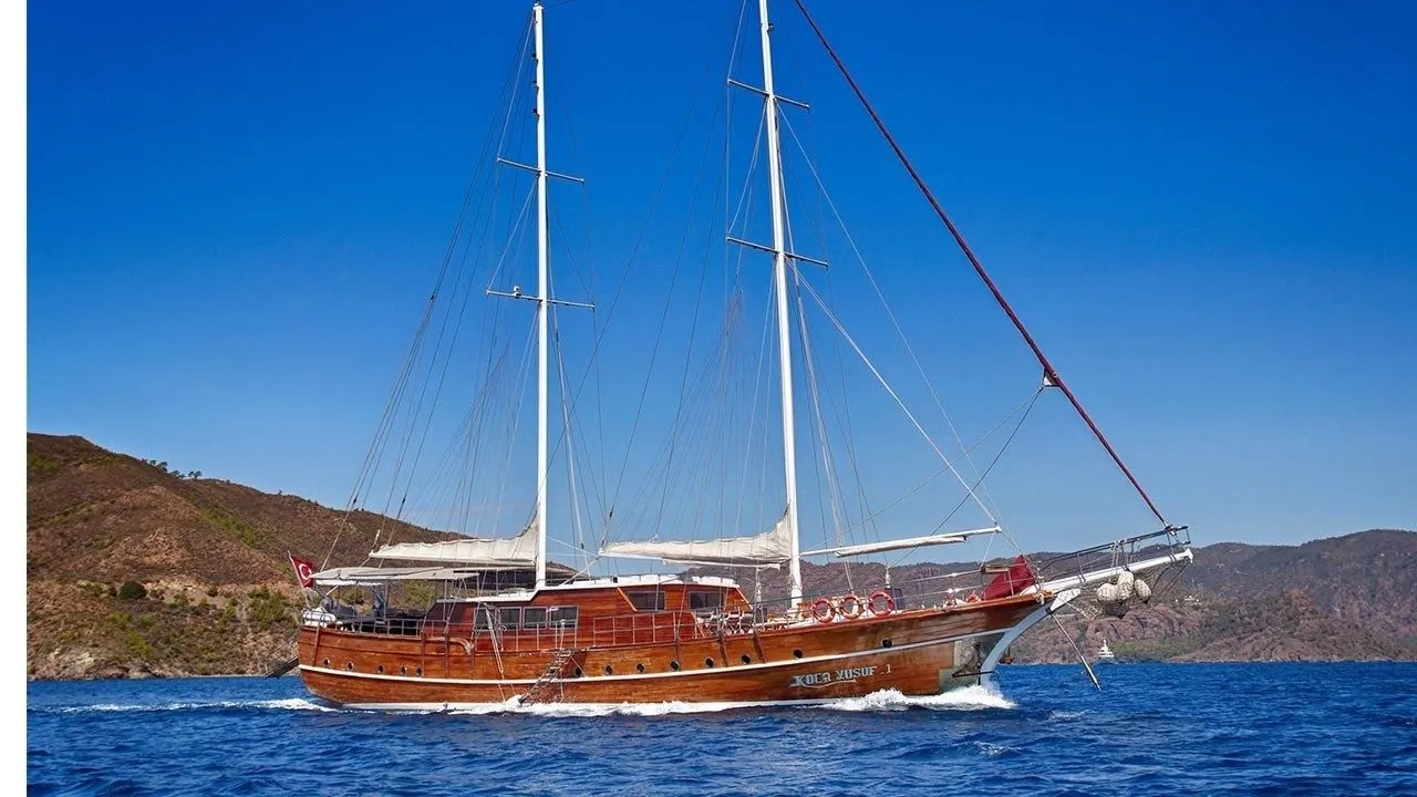 Explore Marmaris on a 30m 8 Cabin Gulet Rental - Fotoğraf 3