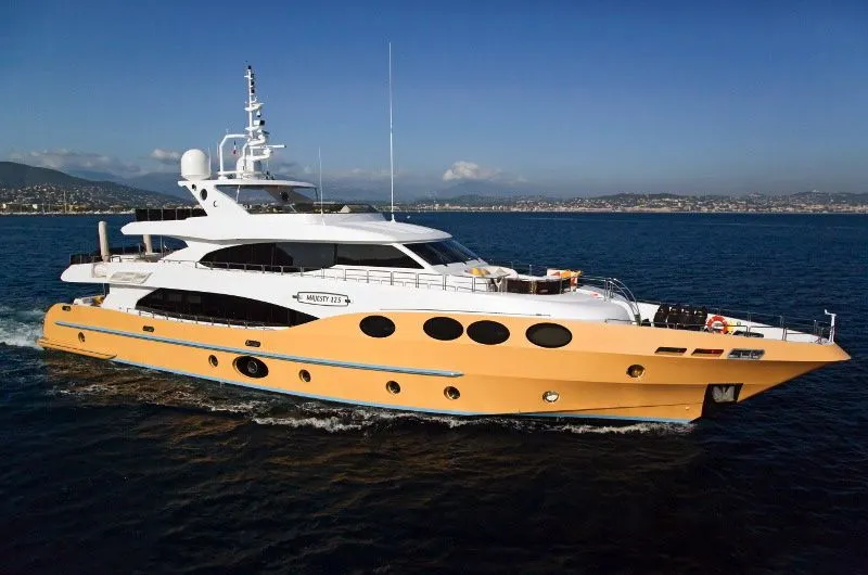 Rent a 38.4m Gulf Craft Majesty 125 Motor Yacht in Bodrum - Fotoğraf 2