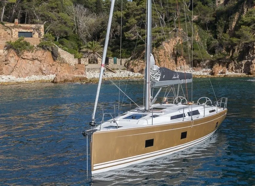 Rent a 12.4m Hanse 418 Sailing Yacht in Marmaris - Fotoğraf 5
