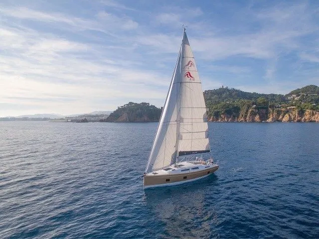 Rent a 12.4m Hanse 418 Sailing Yacht in Marmaris - Fotoğraf 1