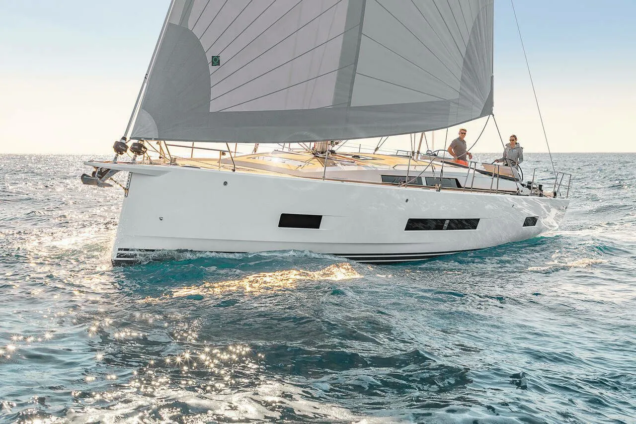 Amalfi 460: Spacious Comfort & Modern Sailing - Fotoğraf 1