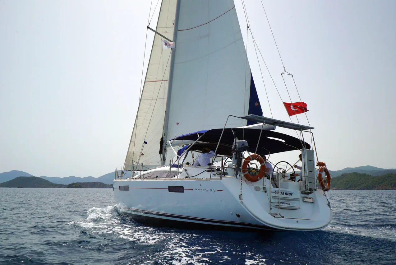 Charter a 16.06m Jeanneau 53 Sailing Yacht in Marmaris - Fotoğraf 4