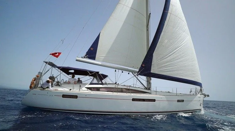 Charter a 16.06m Jeanneau 53 Sailing Yacht in Marmaris - Fotoğraf 1