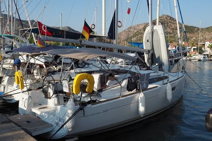 Rent a 10.34m Sailing Yacht Jeanneau Sun Odyssey 349 in Fethiye - Fotoğraf 1