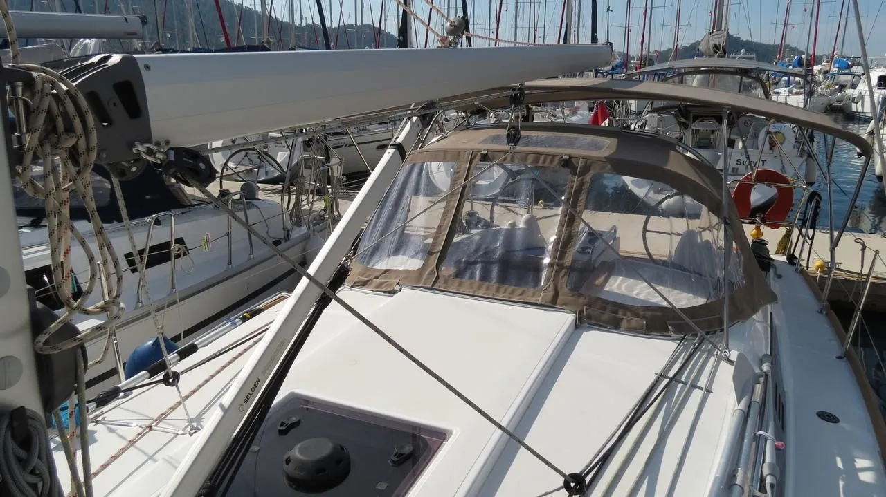 Rent a 10.34m Jeanneau Sun Odyssey 349 in Göcek - Fotoğraf 3