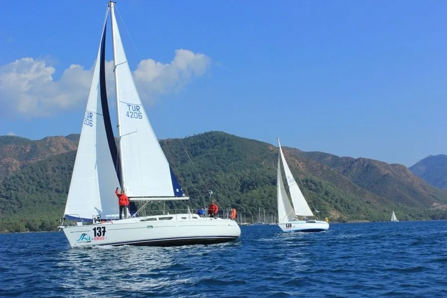 Rent a 11.9m 3 Cabin Sailing Yacht in Marmaris - Fotoğraf 3