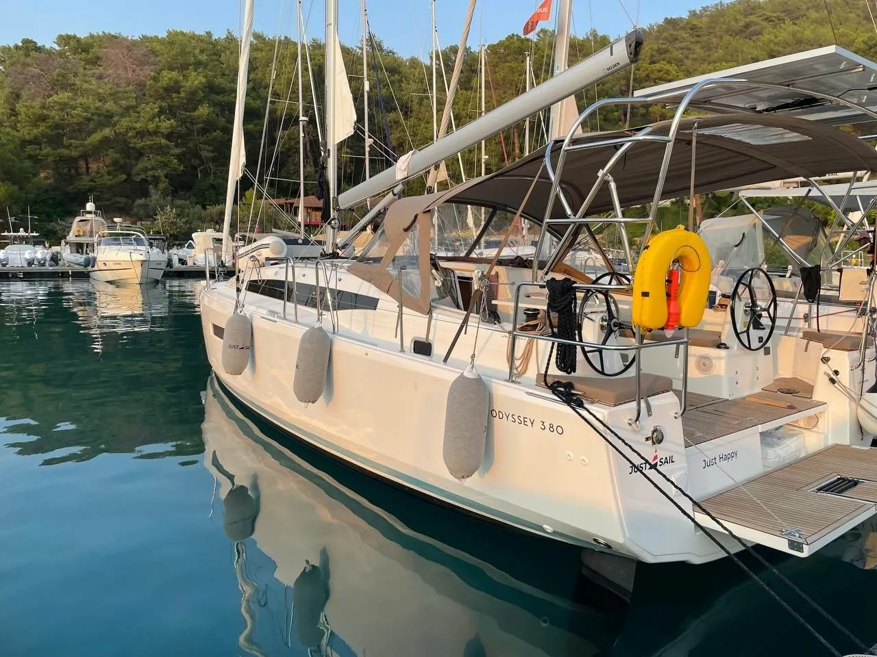 Исследуйте Гёчек на арендованном парусная яхта Jeanneau Sun Odyssey 380 длиной 11.22м - Fotoğraf 1
