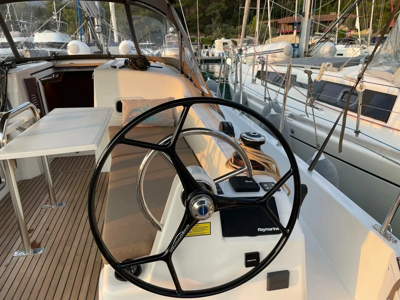 Исследуйте Гёчек на арендованном парусная яхта Jeanneau Sun Odyssey 380 длиной 11.22м - Fotoğraf 4