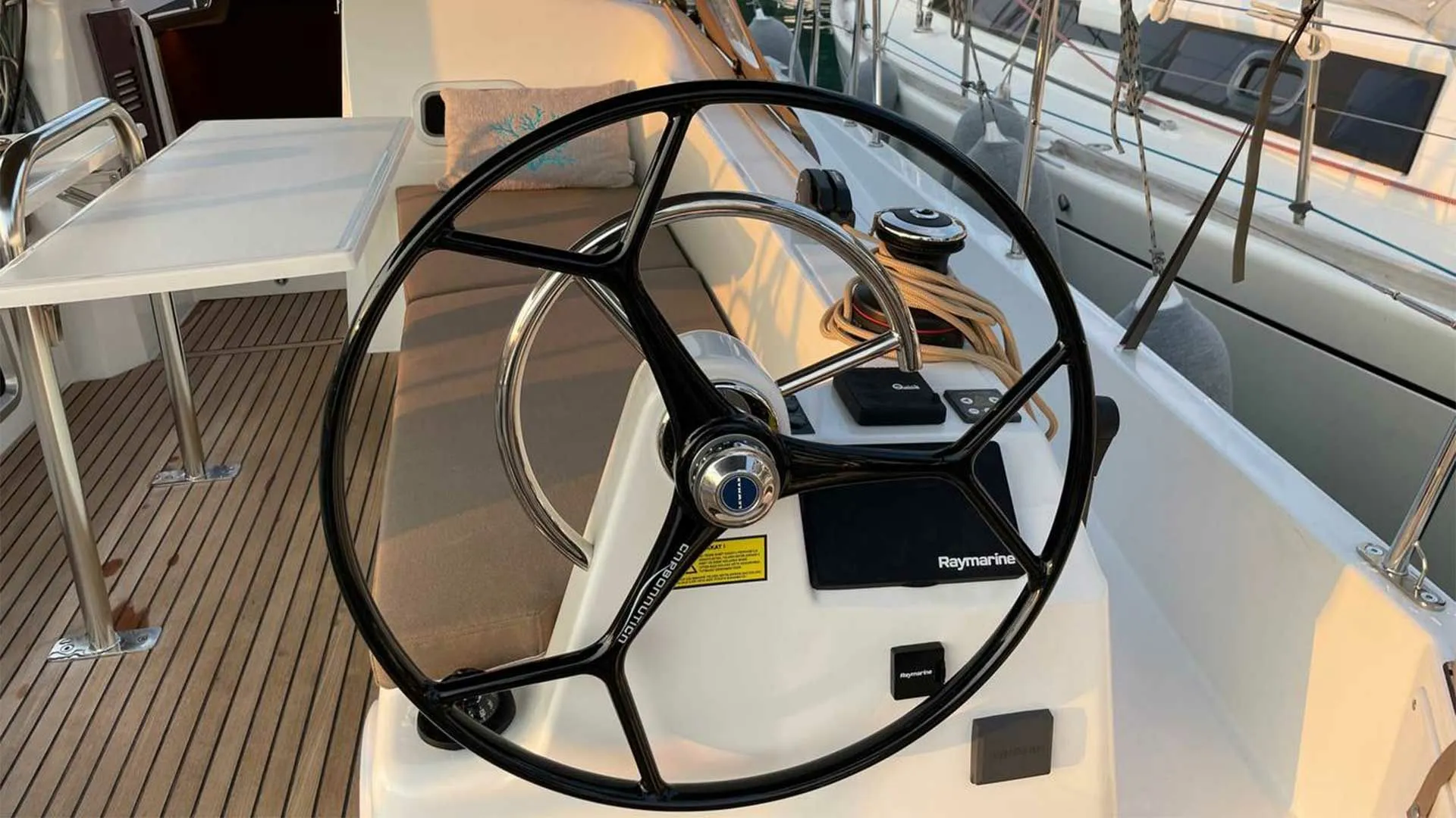 Исследуйте Гёчек на арендованном парусная яхта Jeanneau Sun Odyssey 380 длиной 11.22м - Fotoğraf 5